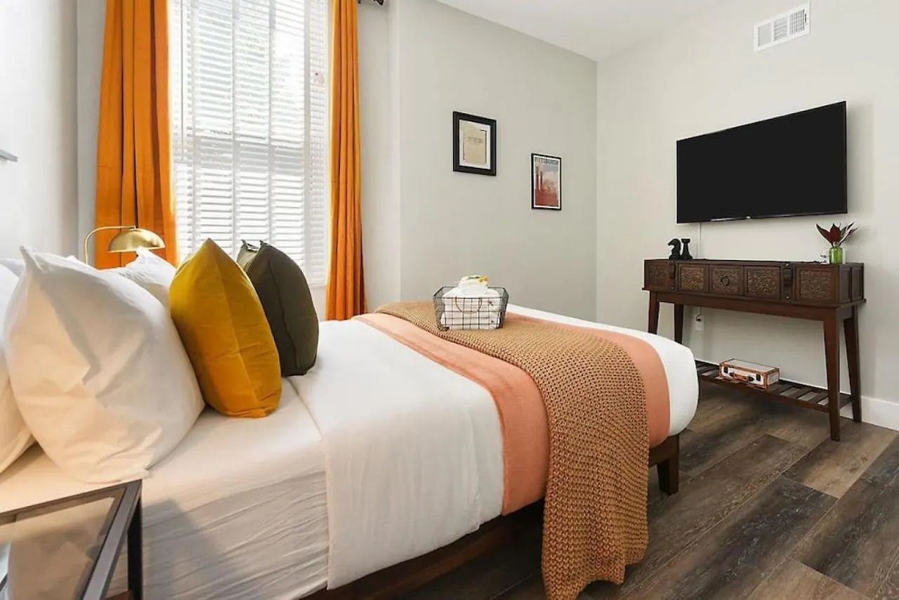 Hostwise Stays - The Grandview - Great City Views - Brand New Remodel 匹兹堡 公寓
